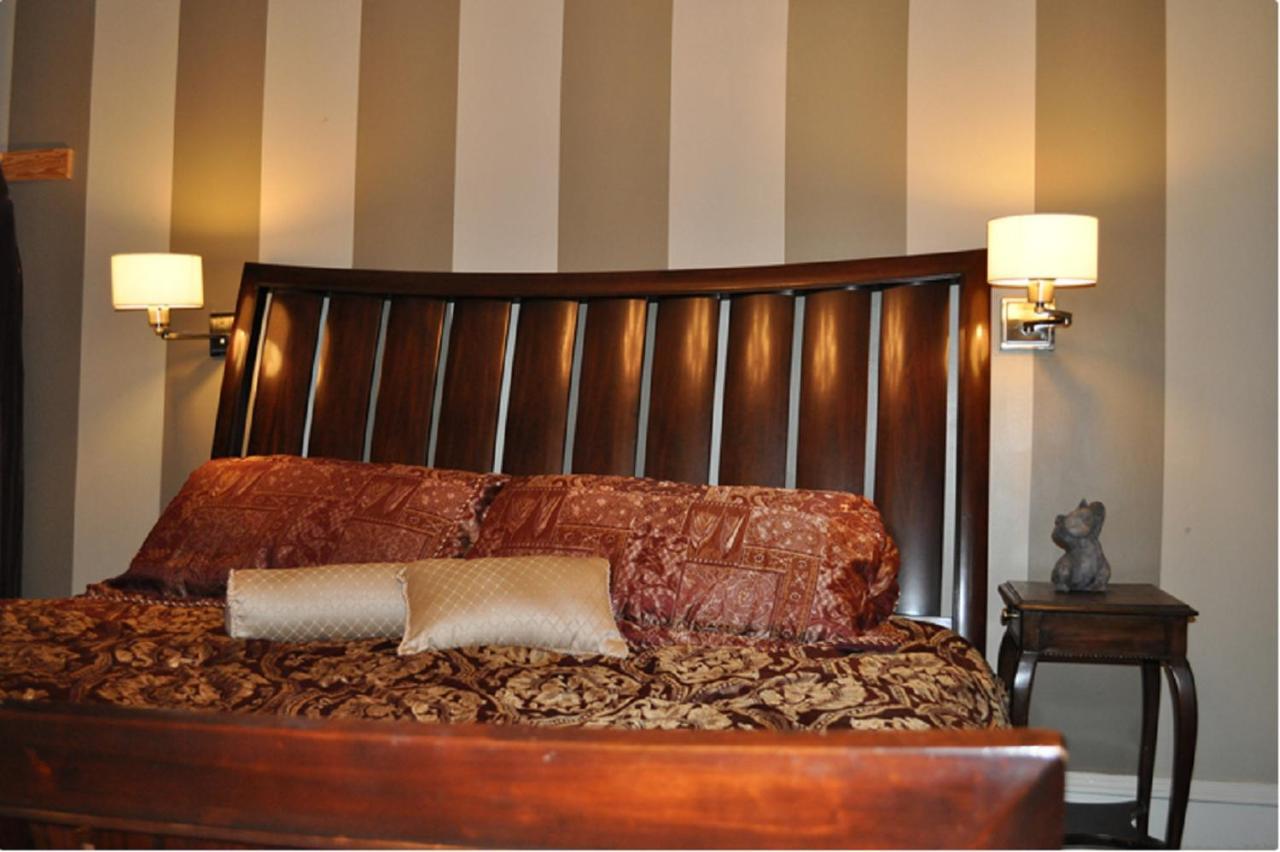 The Mardi Gras House Bed & Breakfast Мобил Екстериор снимка