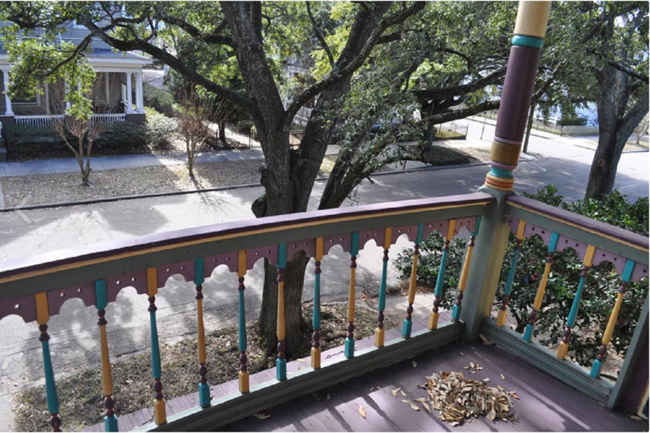 The Mardi Gras House Bed & Breakfast Мобил Екстериор снимка