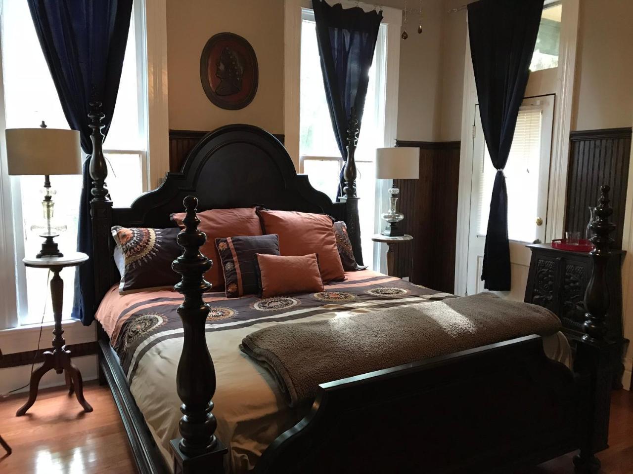 The Mardi Gras House Bed & Breakfast Мобил Екстериор снимка