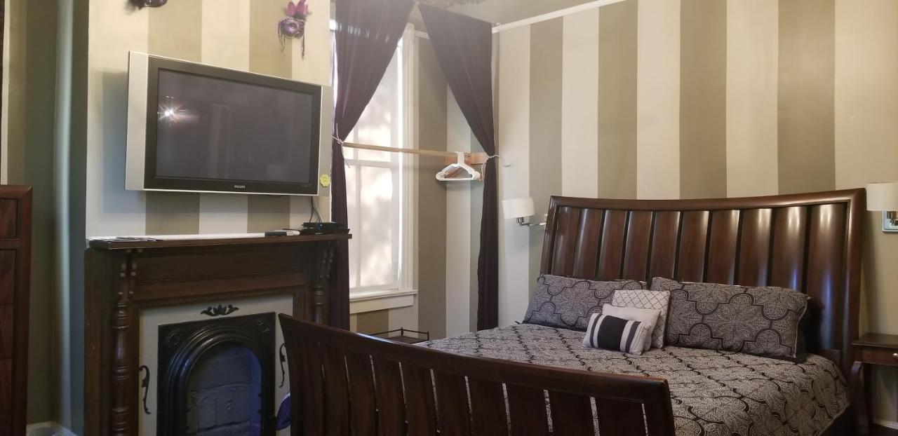 The Mardi Gras House Bed & Breakfast Мобил Екстериор снимка