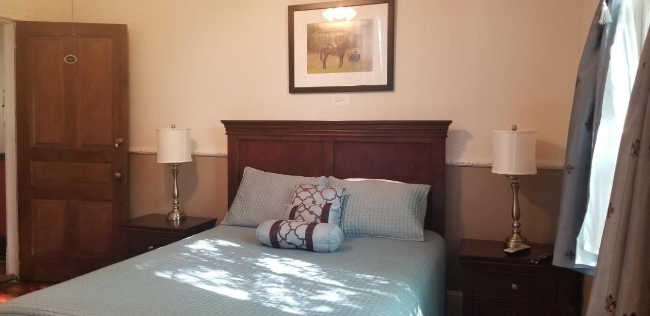 The Mardi Gras House Bed & Breakfast Мобил Екстериор снимка