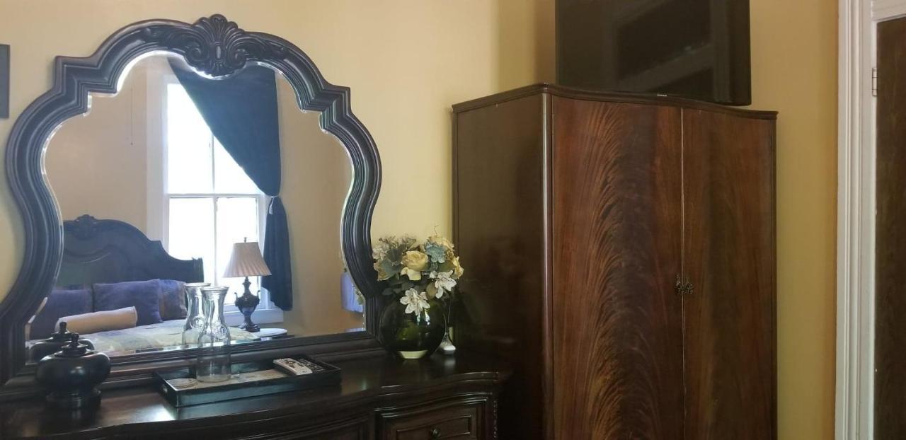 The Mardi Gras House Bed & Breakfast Мобил Екстериор снимка
