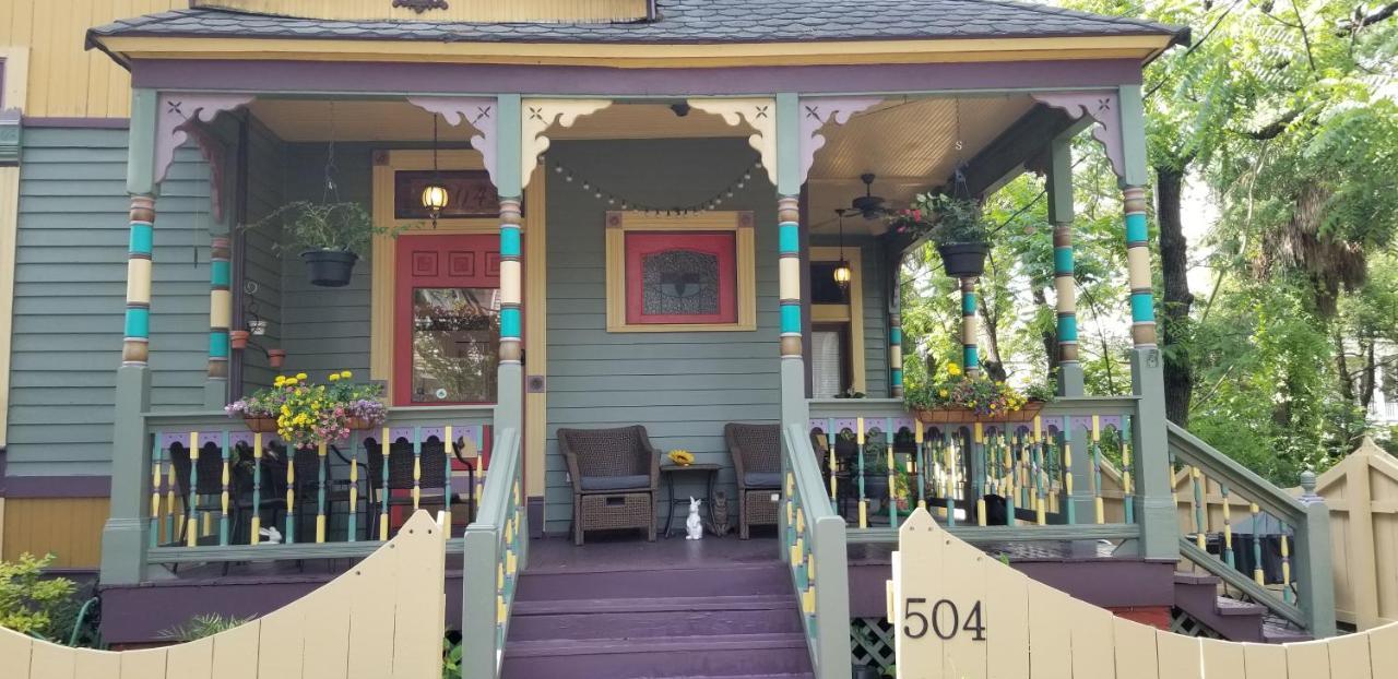 The Mardi Gras House Bed & Breakfast Мобил Екстериор снимка
