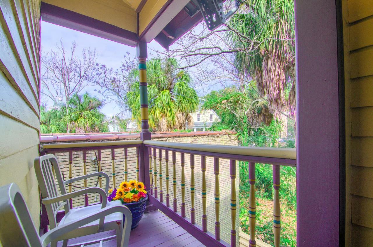The Mardi Gras House Bed & Breakfast Мобил Екстериор снимка