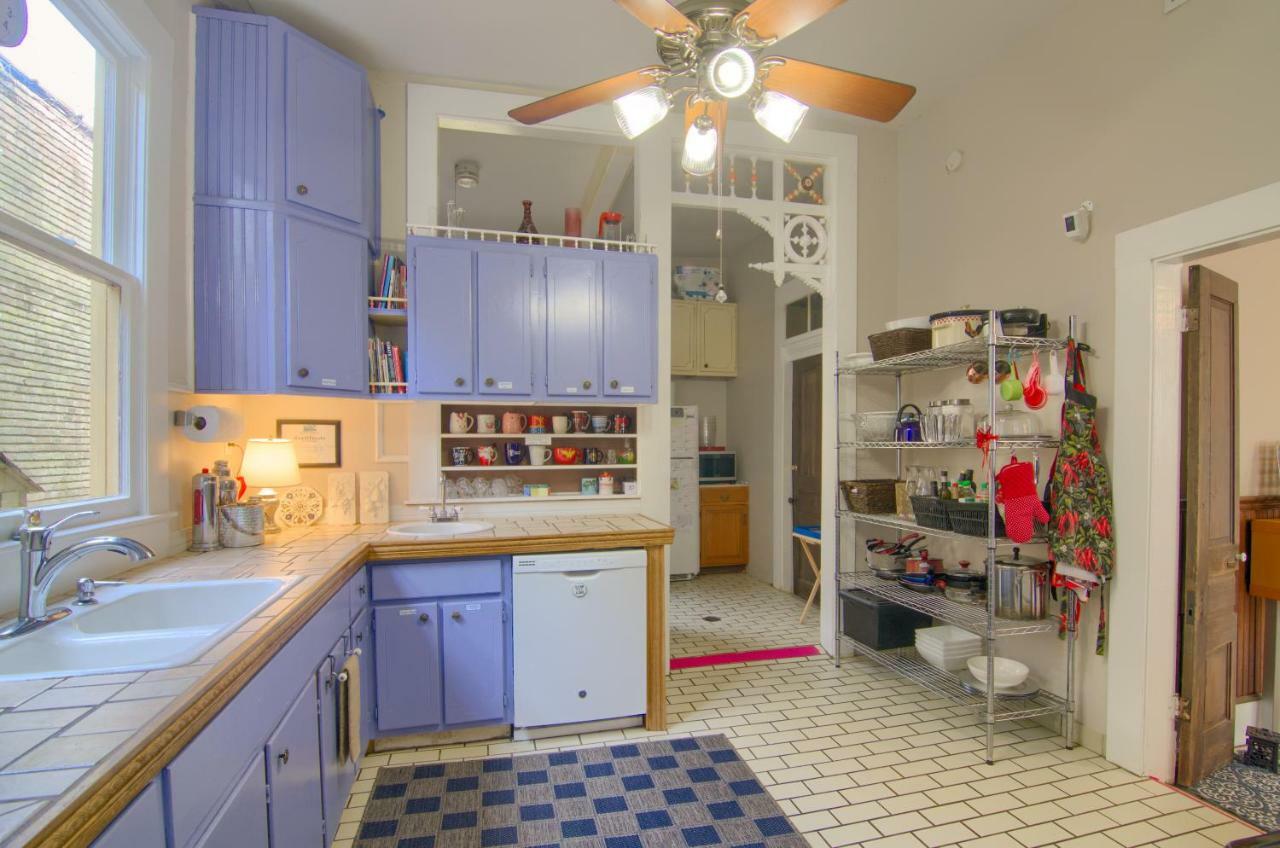 The Mardi Gras House Bed & Breakfast Мобил Екстериор снимка