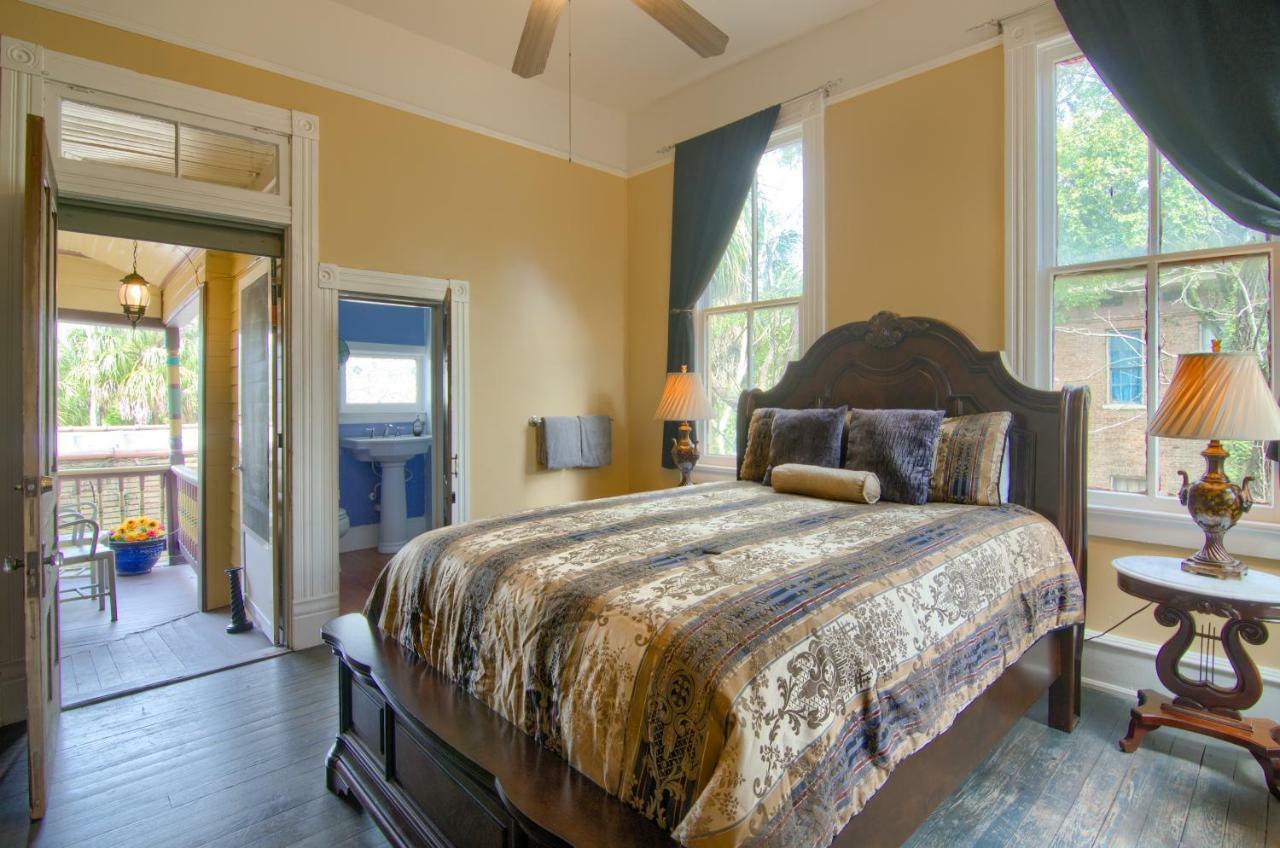 The Mardi Gras House Bed & Breakfast Мобил Екстериор снимка